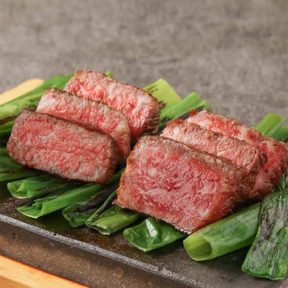 黒毛和牛　サーロイン・赤身肉の溶岩ステーキ２種食べ比べ