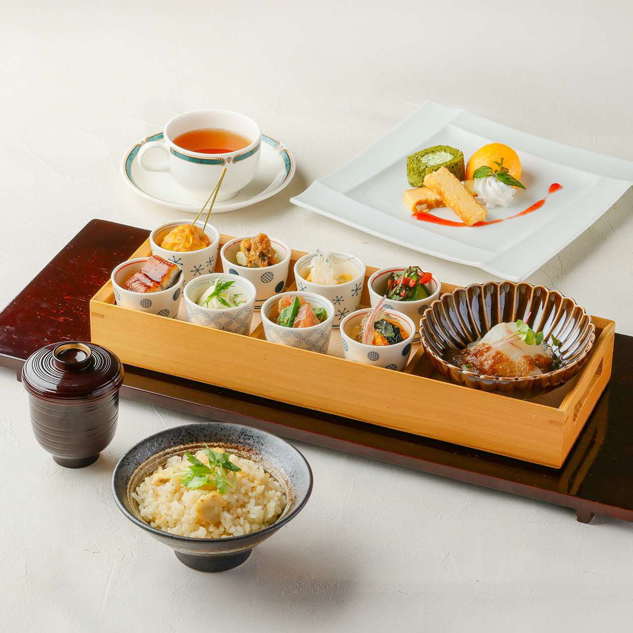 『彩り前菜8種と鯛の胡麻刺しを愉しむ鯛めしランチ』