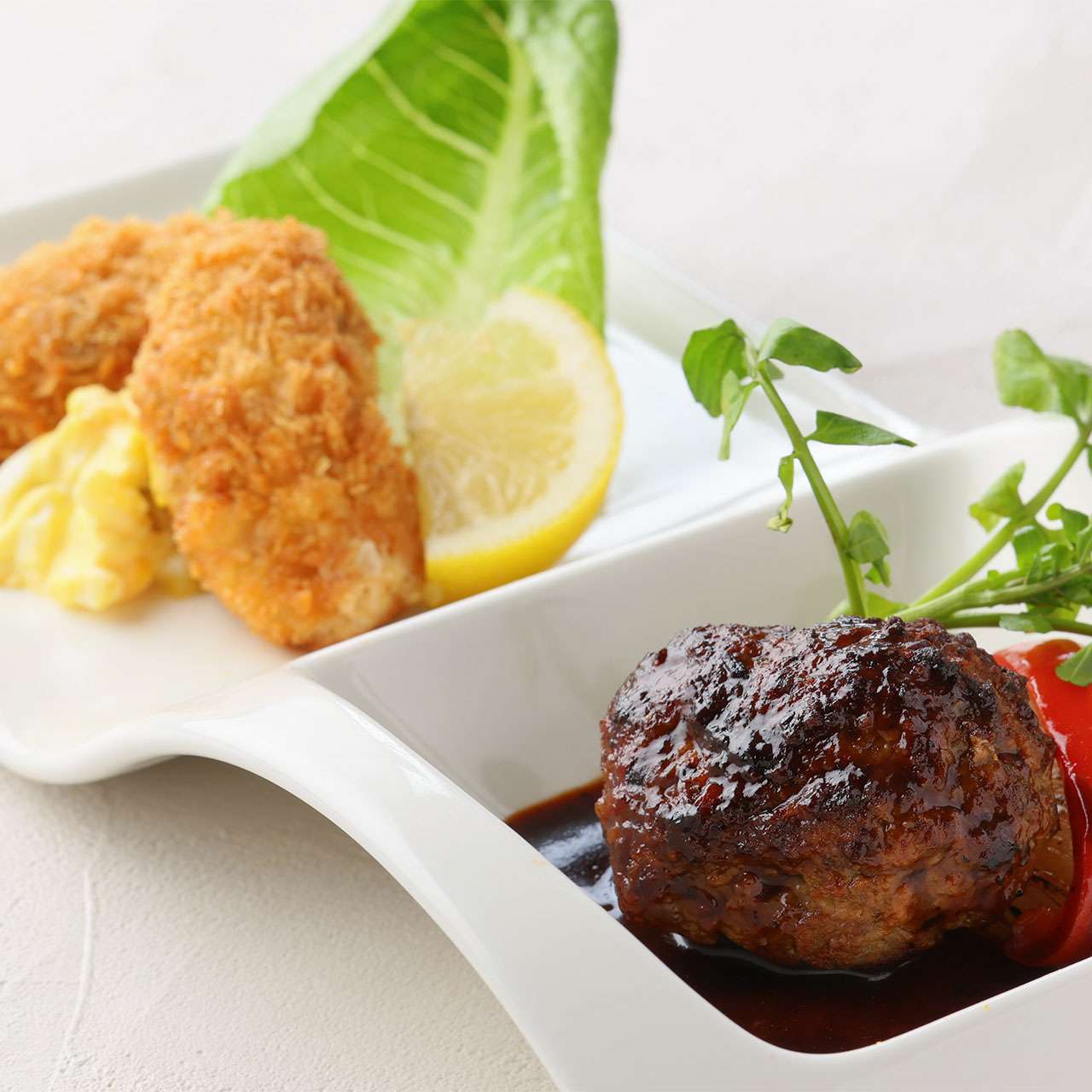 選べるメイン料理【　煮込みハンバーグと牡蠣フライ　～いぶりがっこの燻製タルタル～　】