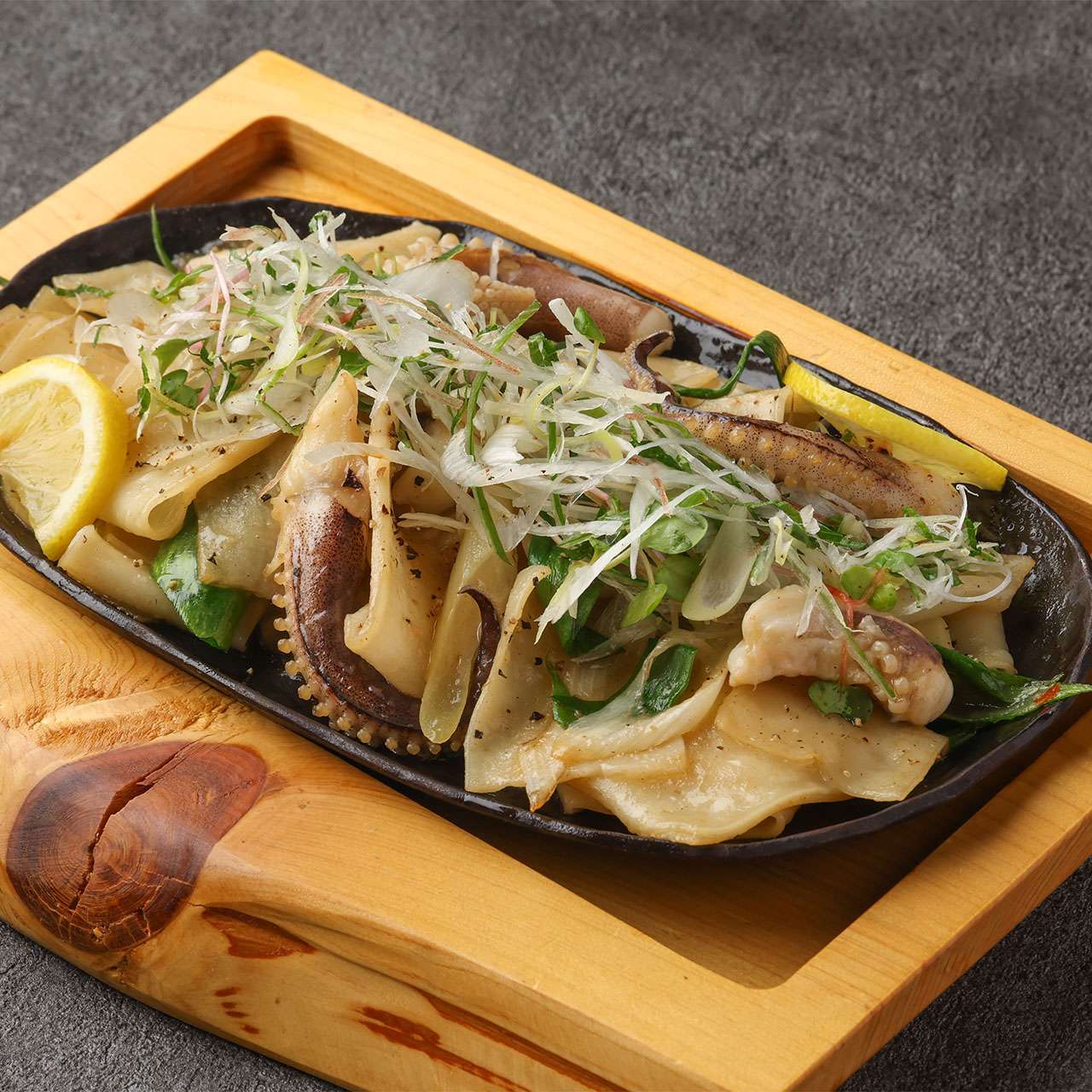 烏賊下足の塩レモン焼きうどん