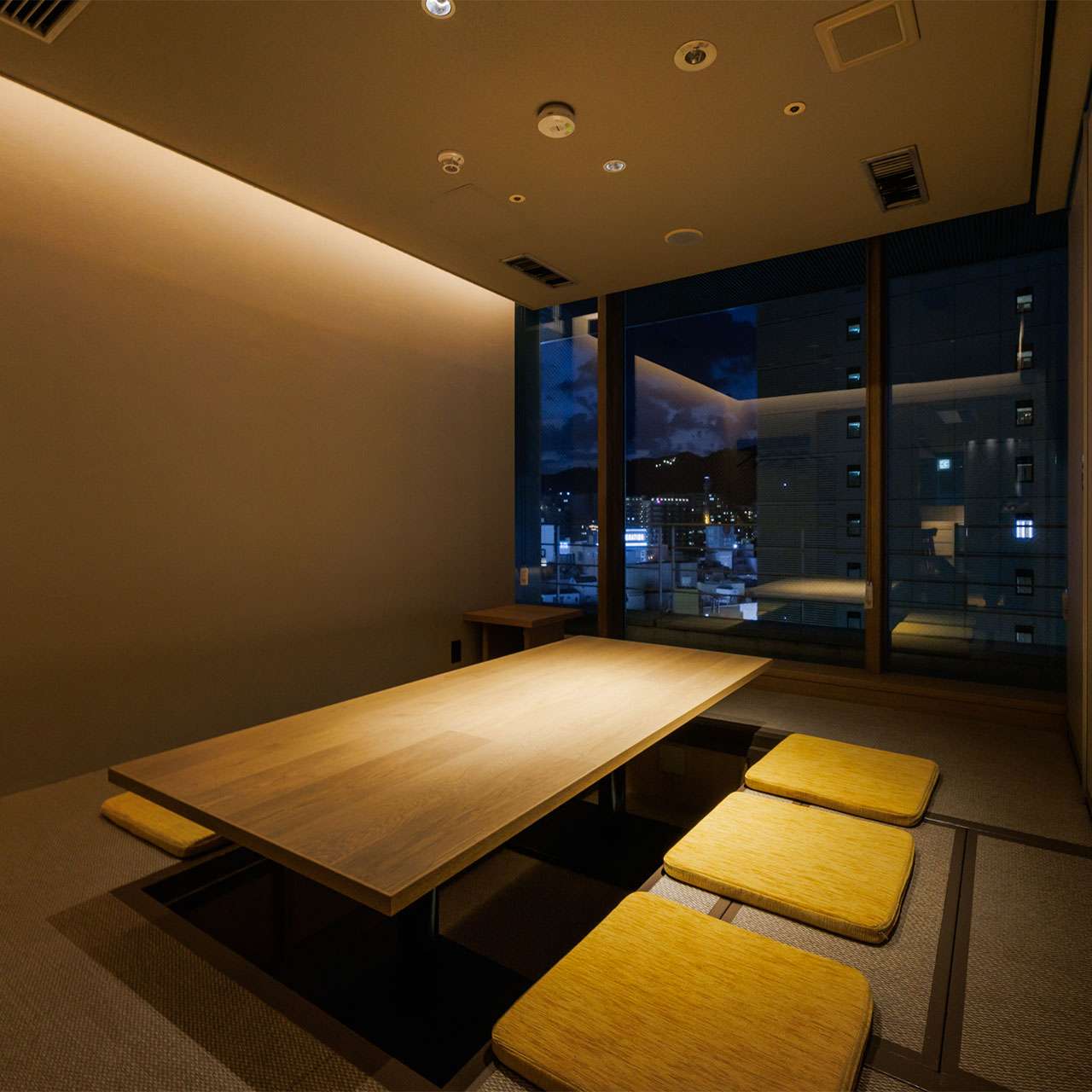 Private room for up to 8 people