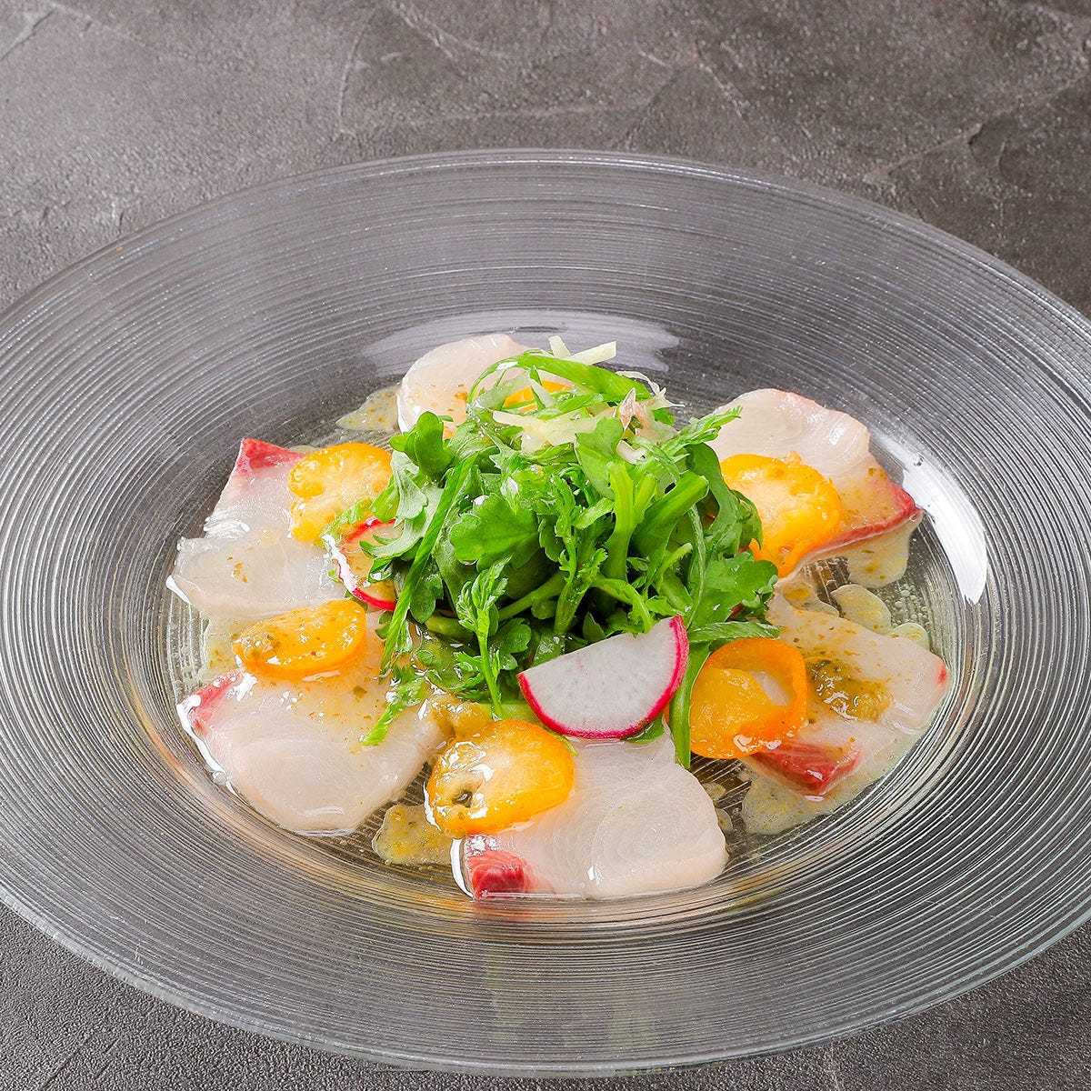 鰤王と金柑のカルパッチョ　かぼす胡椒のアクセント