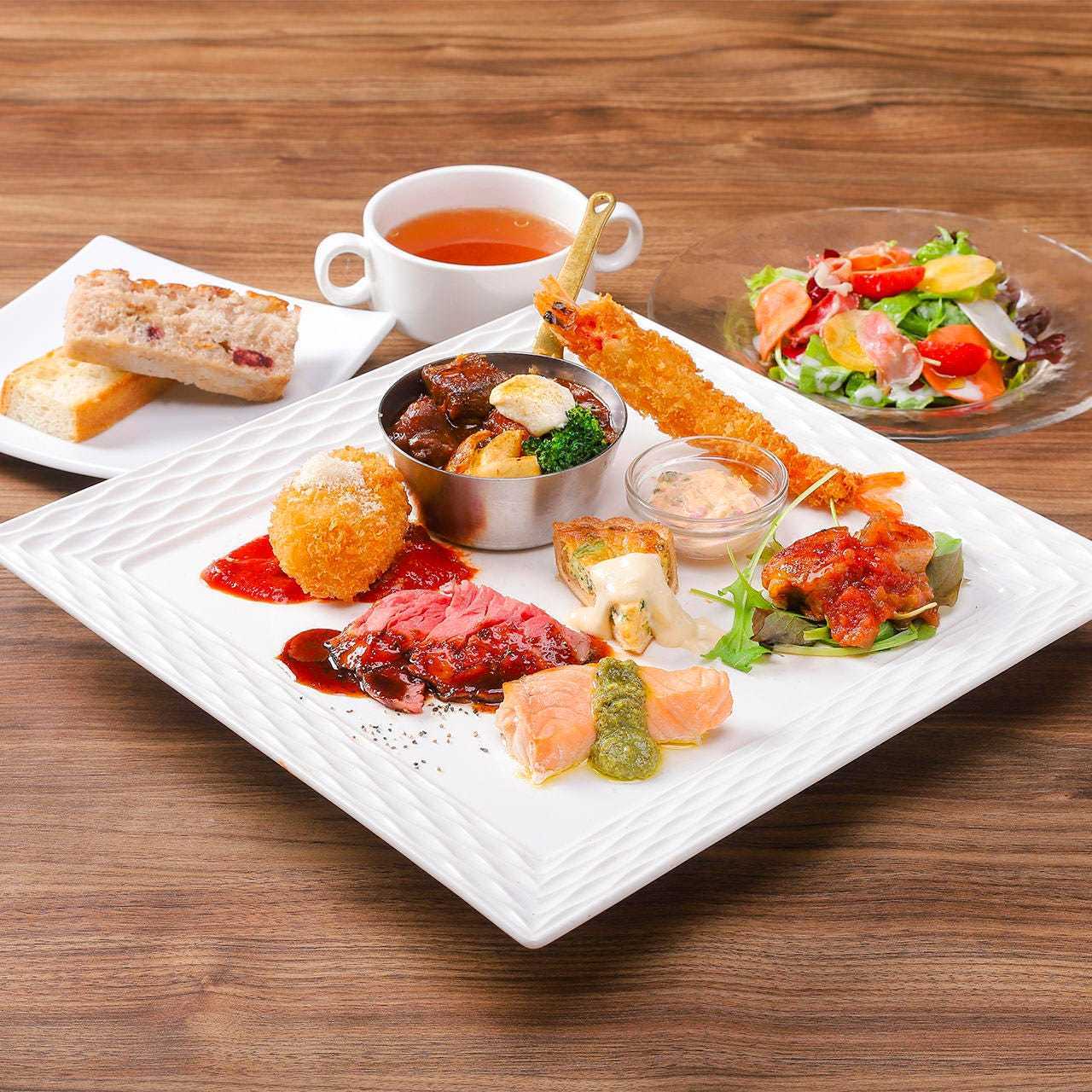 【土・日・祝限定】フォーダブリュープレートランチ