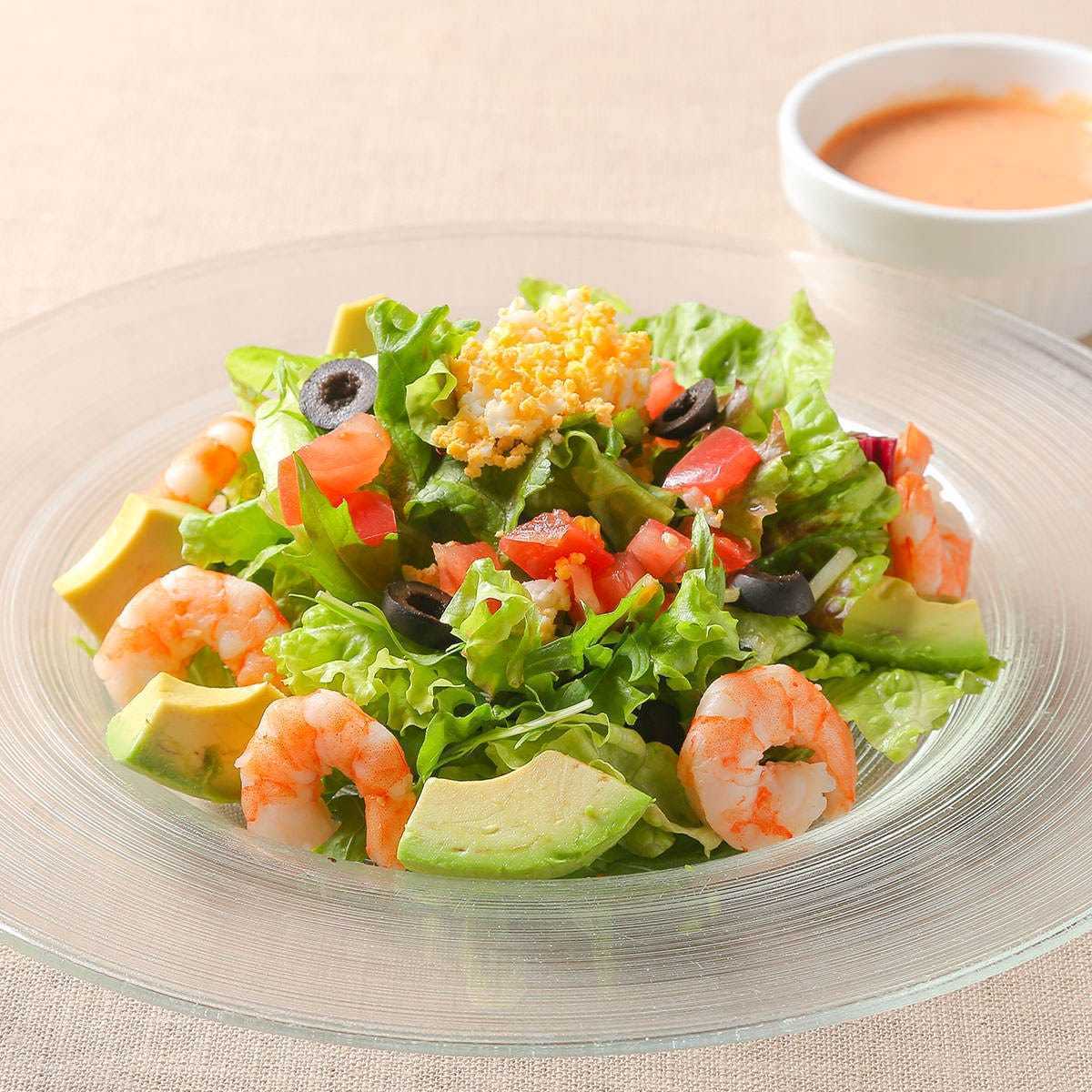 海老とアボカドのミモザサラダ