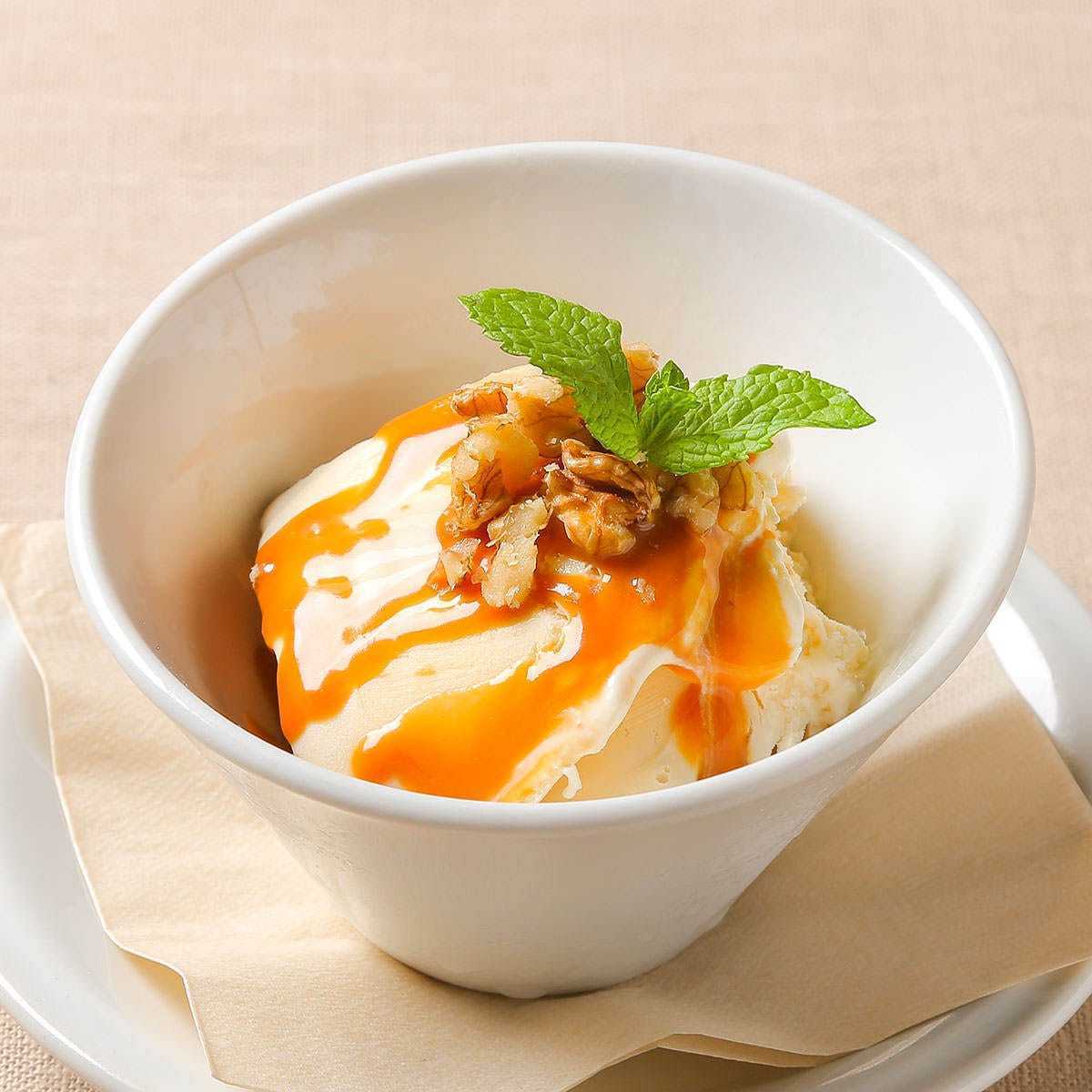 ハーゲンダッツのバニラアイス　メーカーズマークのキャラメルソース