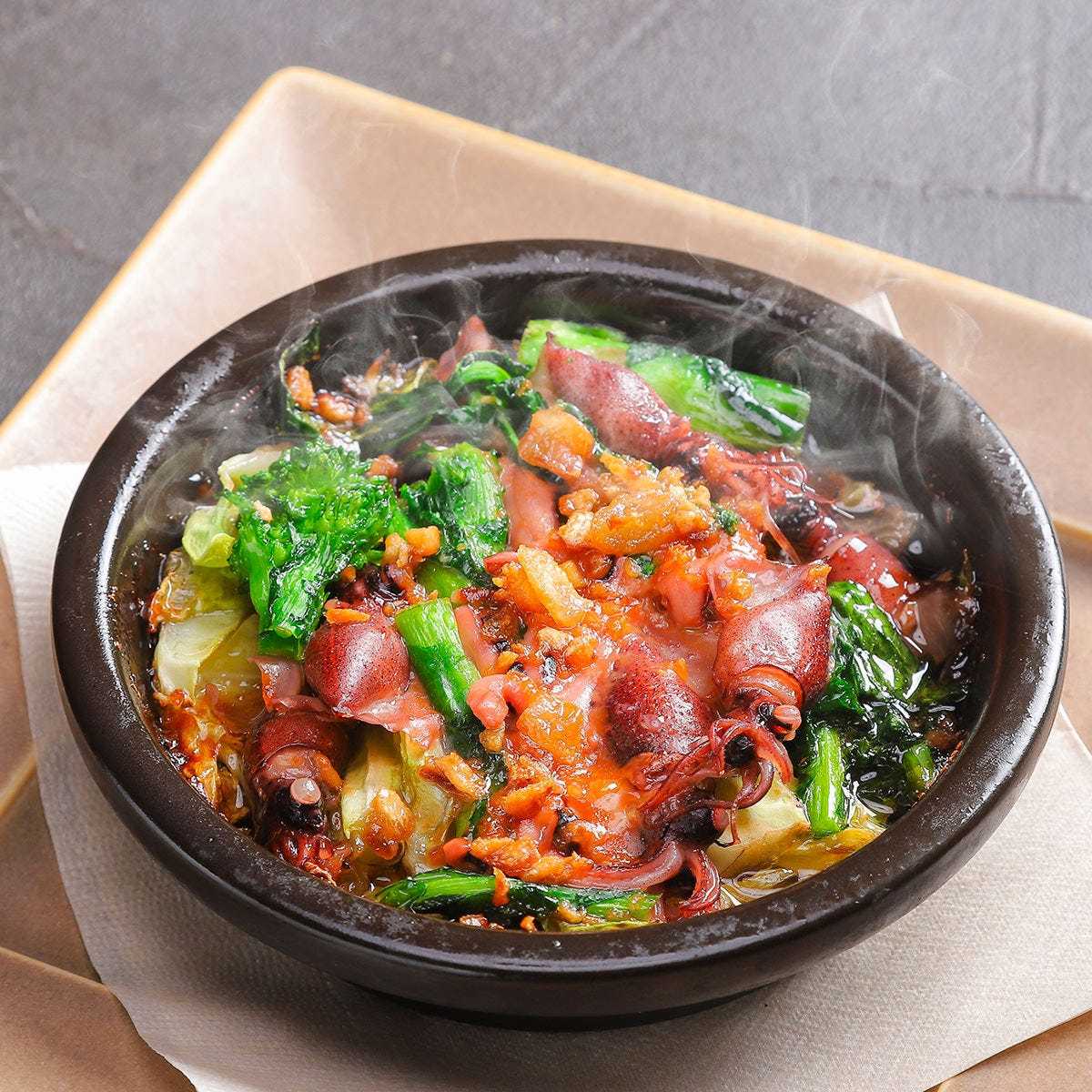 ホタルイカと菜花、春キャベツの塩辛アヒージョ