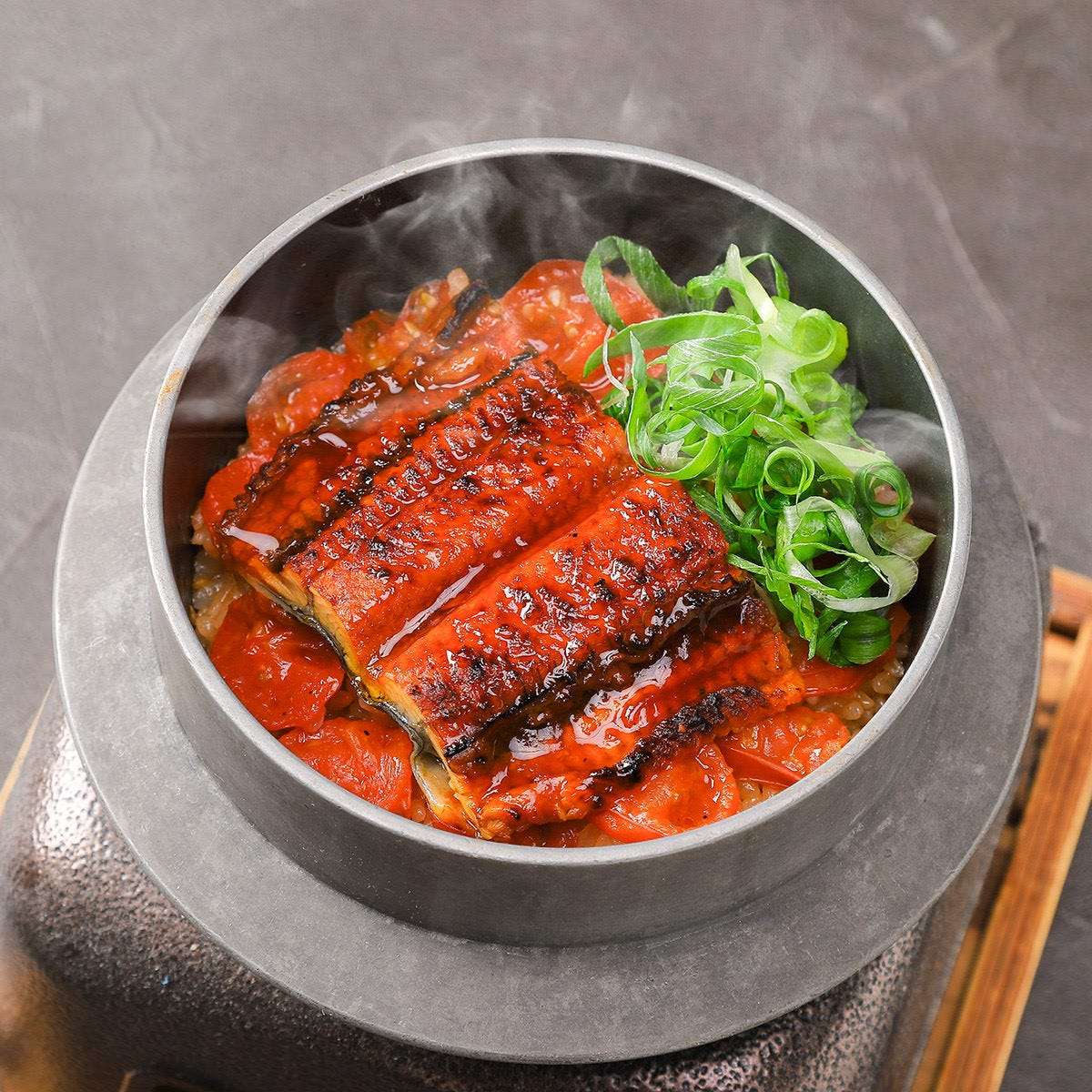 鰻とトマトの釜飯