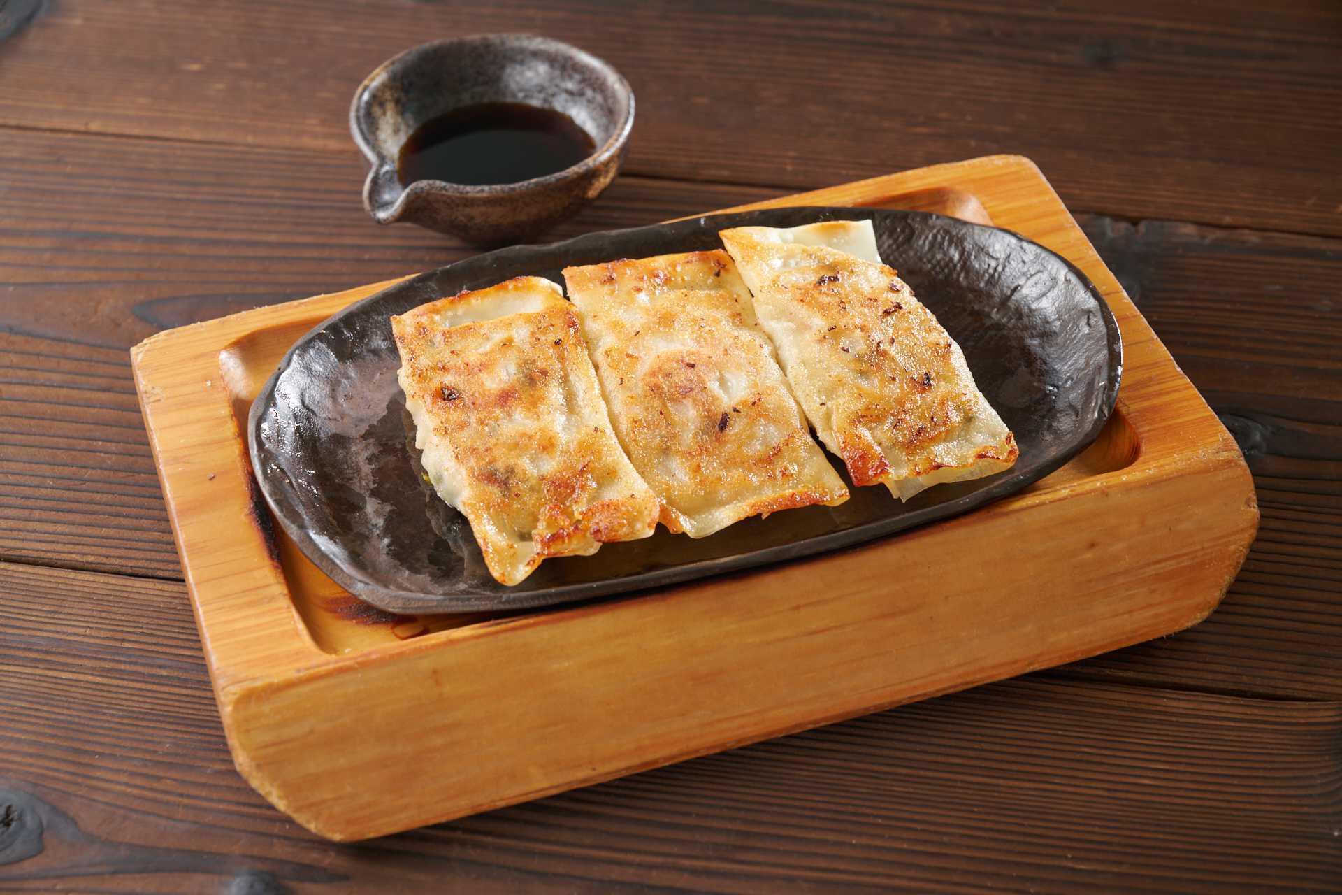 四万十せりと黒豚の棒餃子　香味味噌だれ