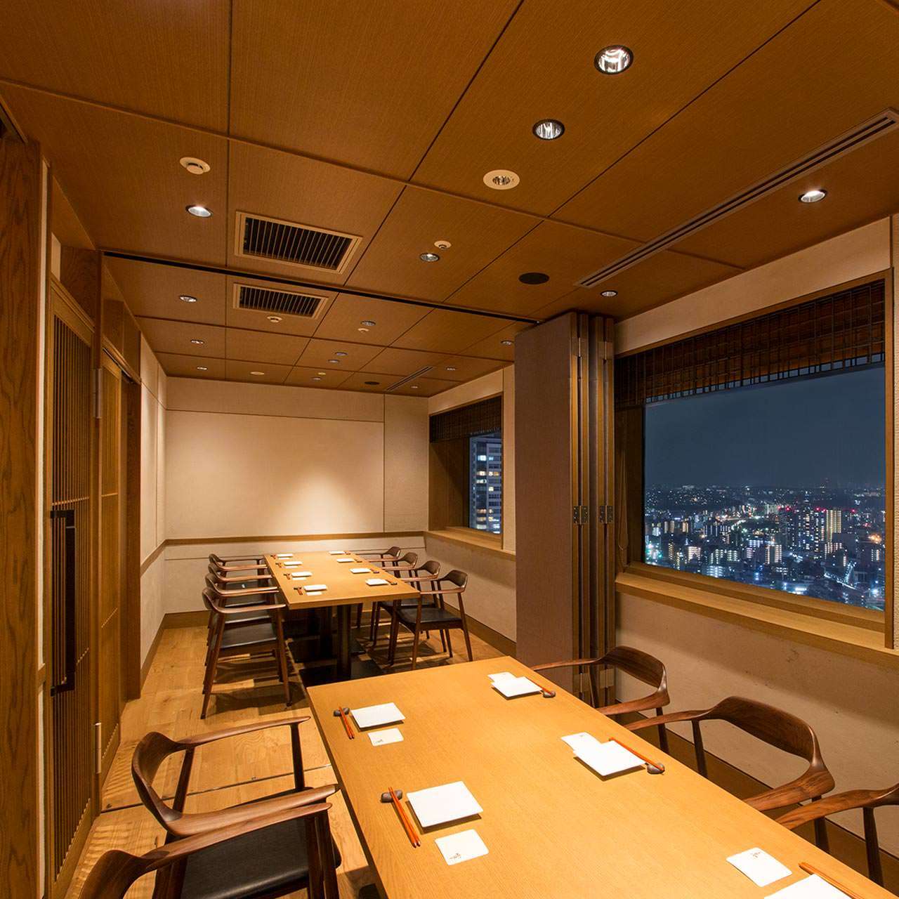 Private rooms with high-quality windows are also available for groups.