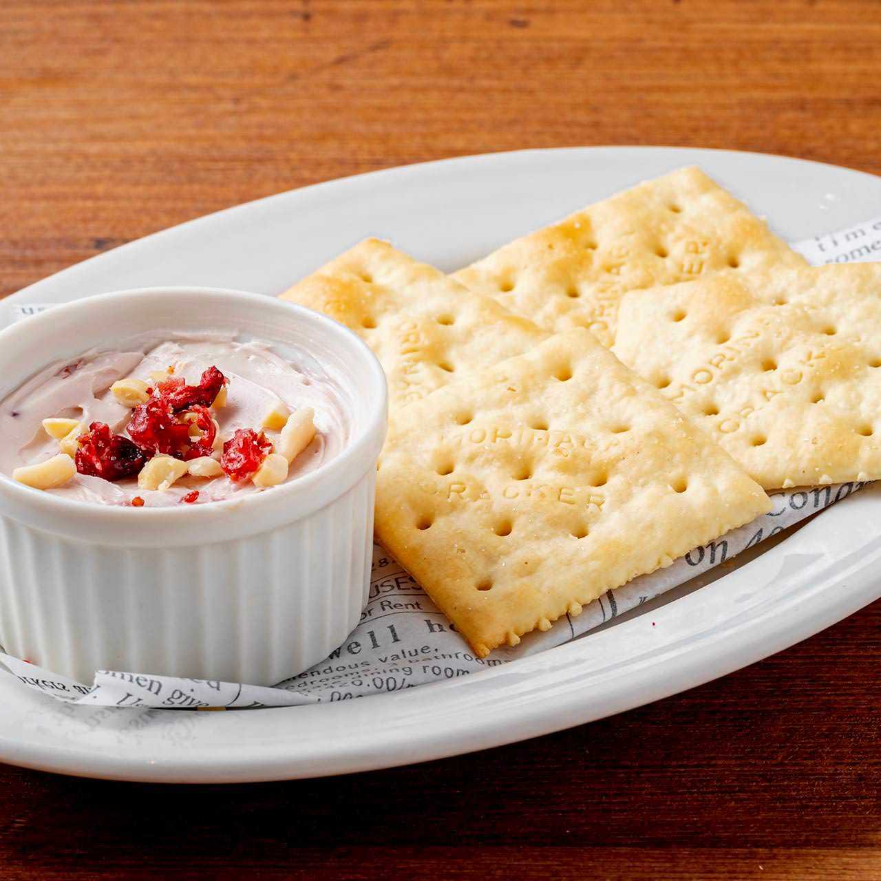 ドライフルーツとクリームチーズのクロスティーニ