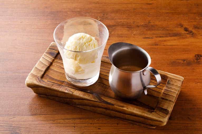 バニラアイスのエスプレッソがけ"アッフォガード"