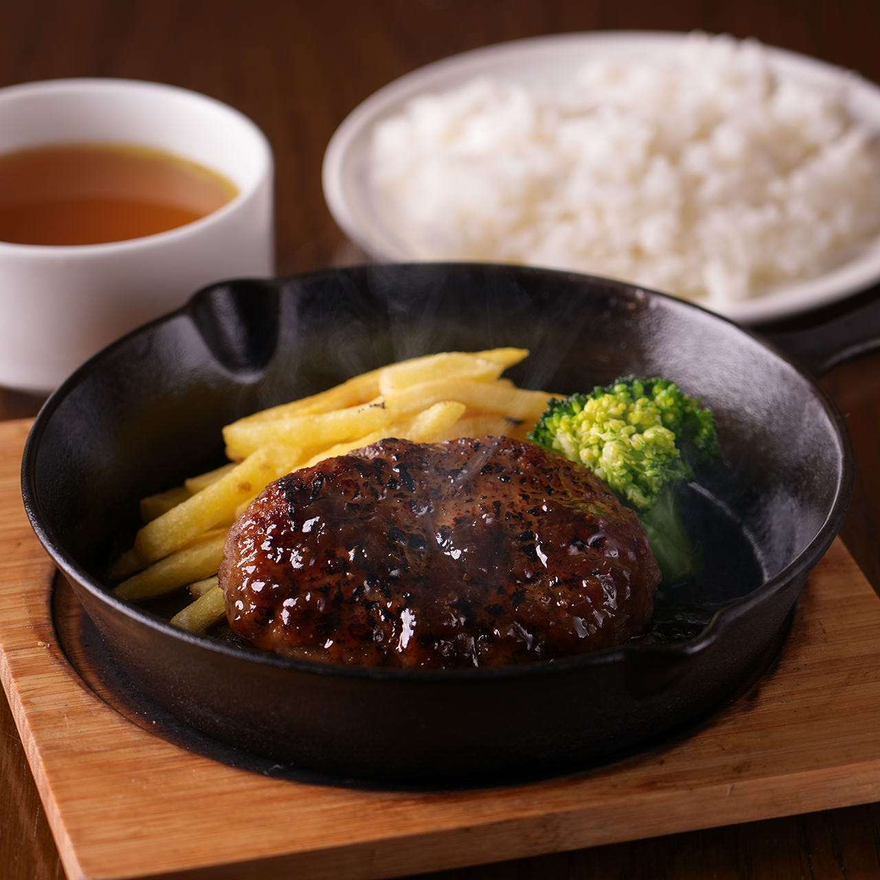 ハンバーグランチ　オニオンソース