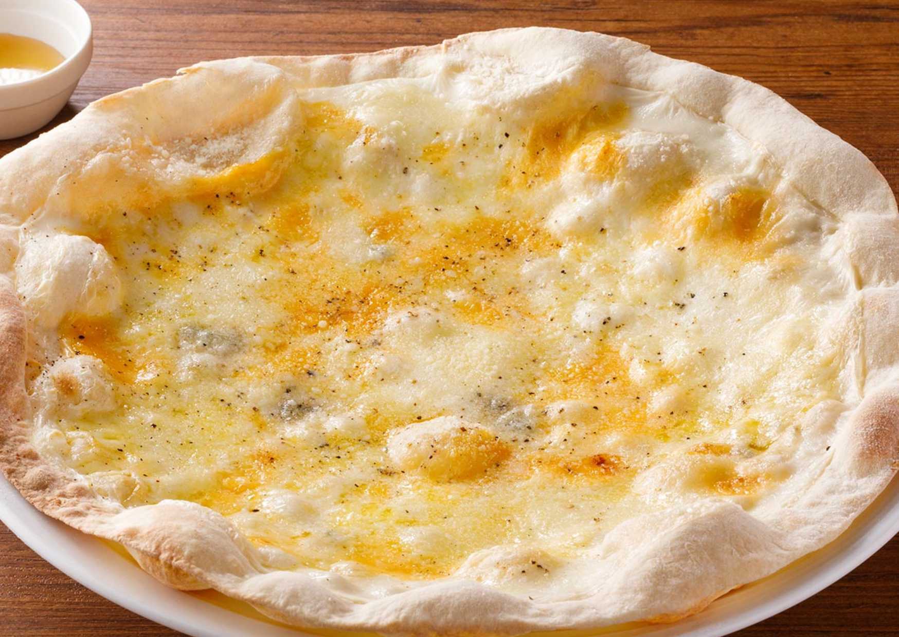 ピッツァ"クワトロ フォルマッジォ"