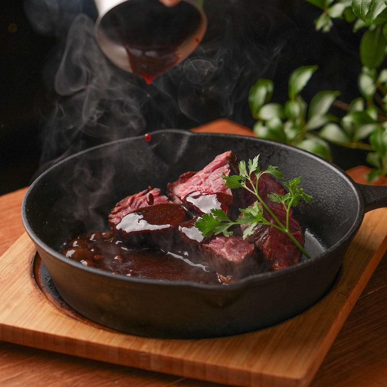 牛ハラミのロティールステーキ　赤ワインヴィネガーソース
