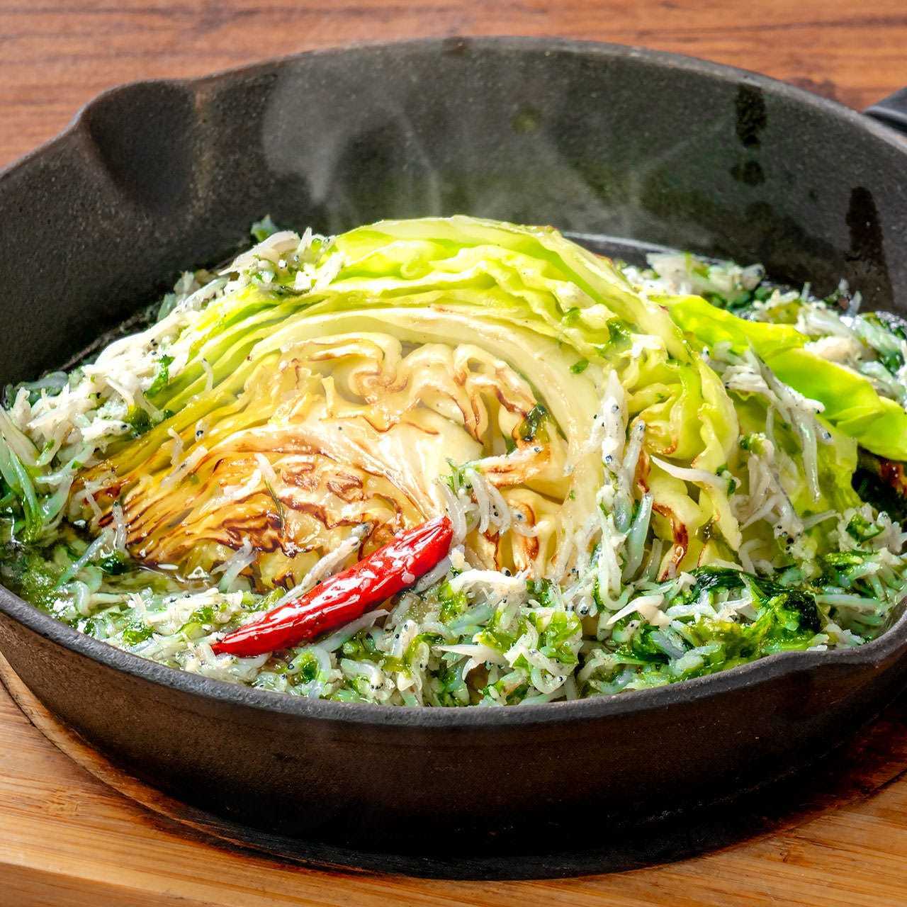 キャベツとしらすのぶっかけアヒージョ