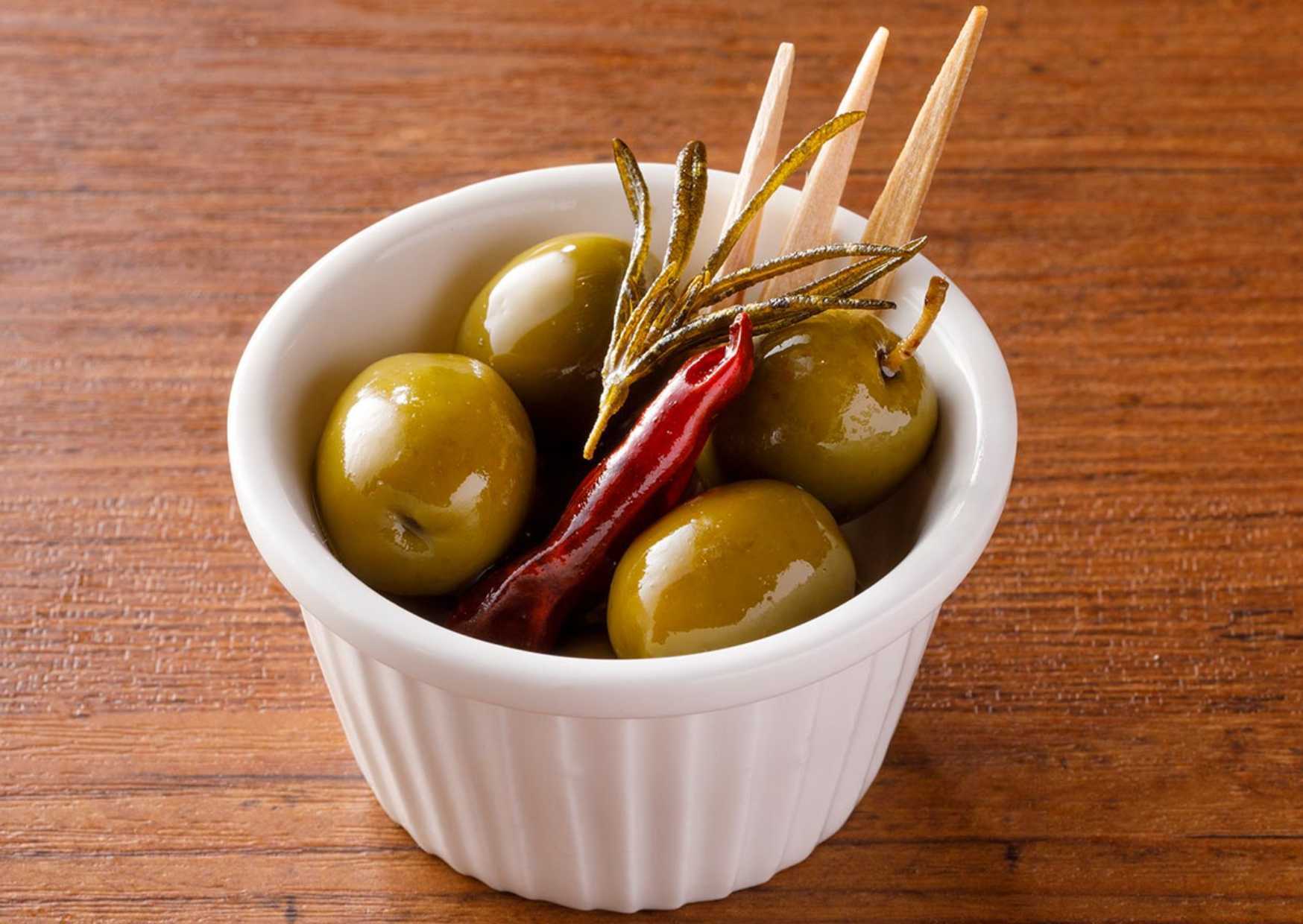 オリーブとドライトマトのハーブマリネ