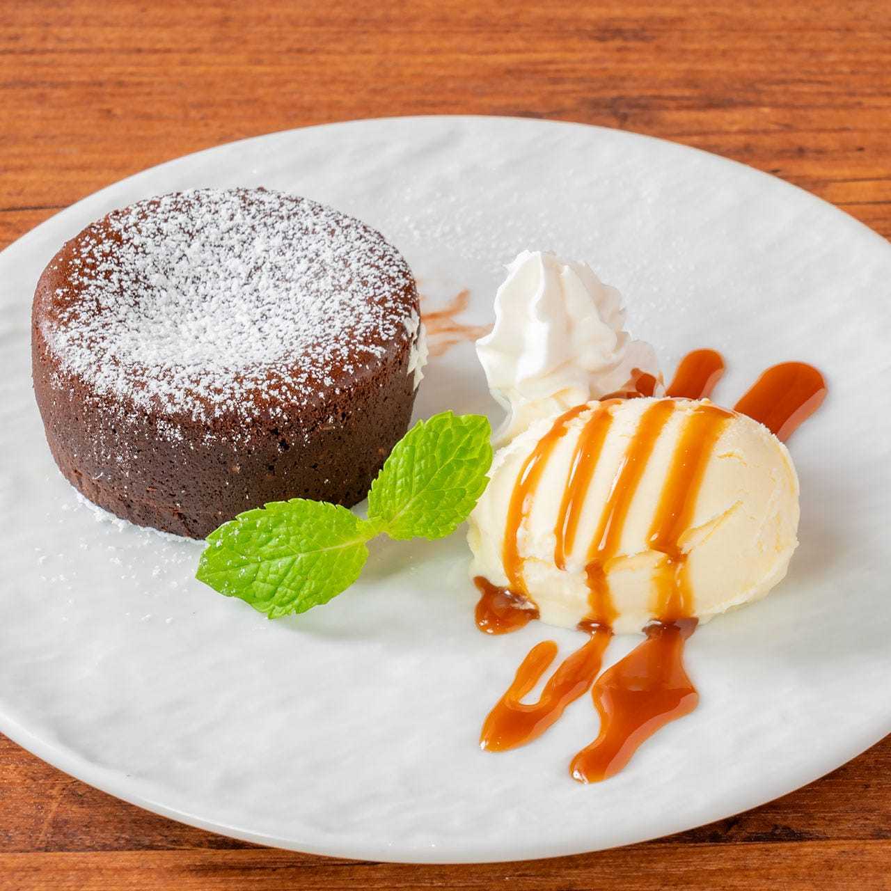 フォンダンショコラ  　バニラアイス添え
