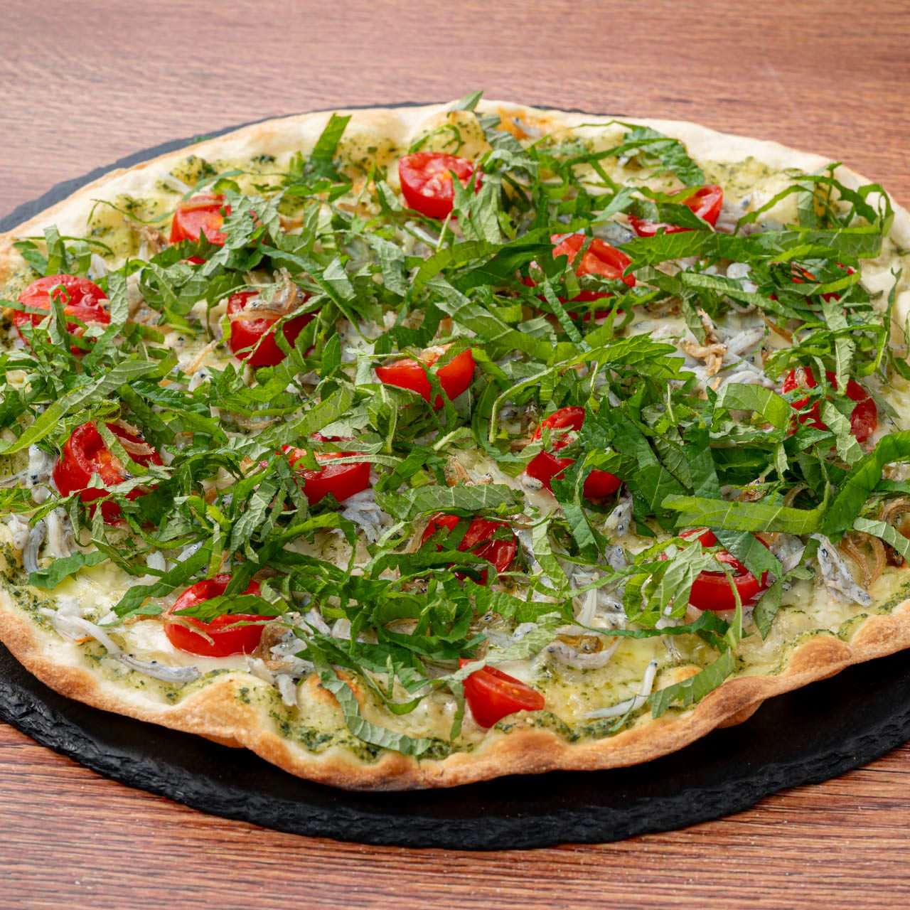 しらすとトマトの大葉ジェノベーゼクリームピッツァ