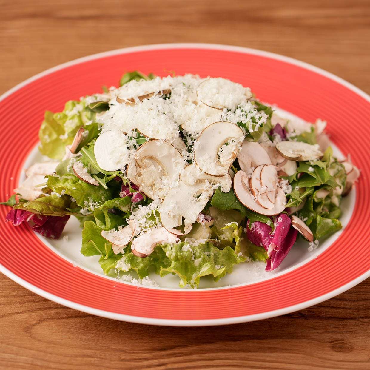 マッシュルームとシチリアレモンドレッシングのグリーンサラダ