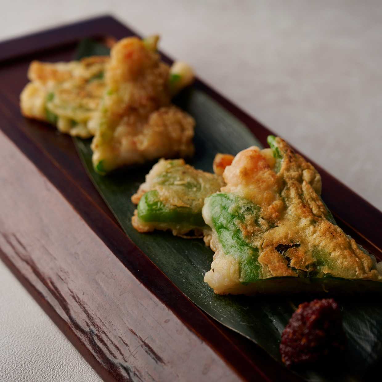 京都府：用万愿寺辣椒和虾肉碎制成的煎饼（韩国煎饼）。