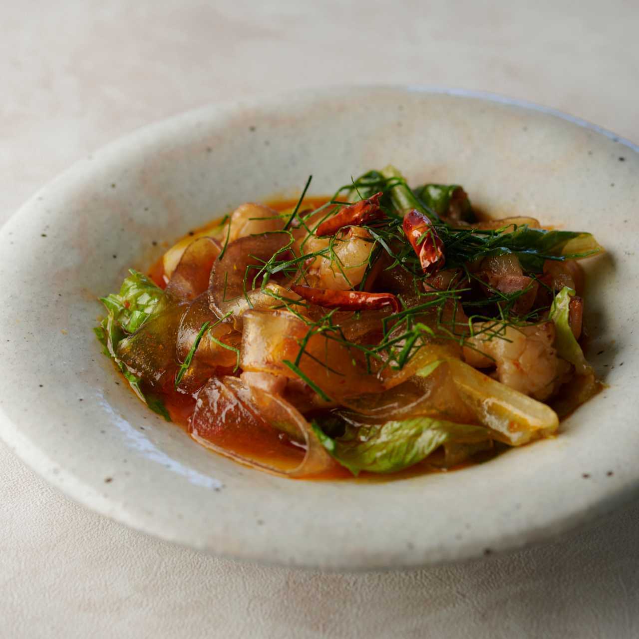 江户东京蔬菜——用内藤辣椒烹制——牛杂粉丝杂菜配辣椒酱