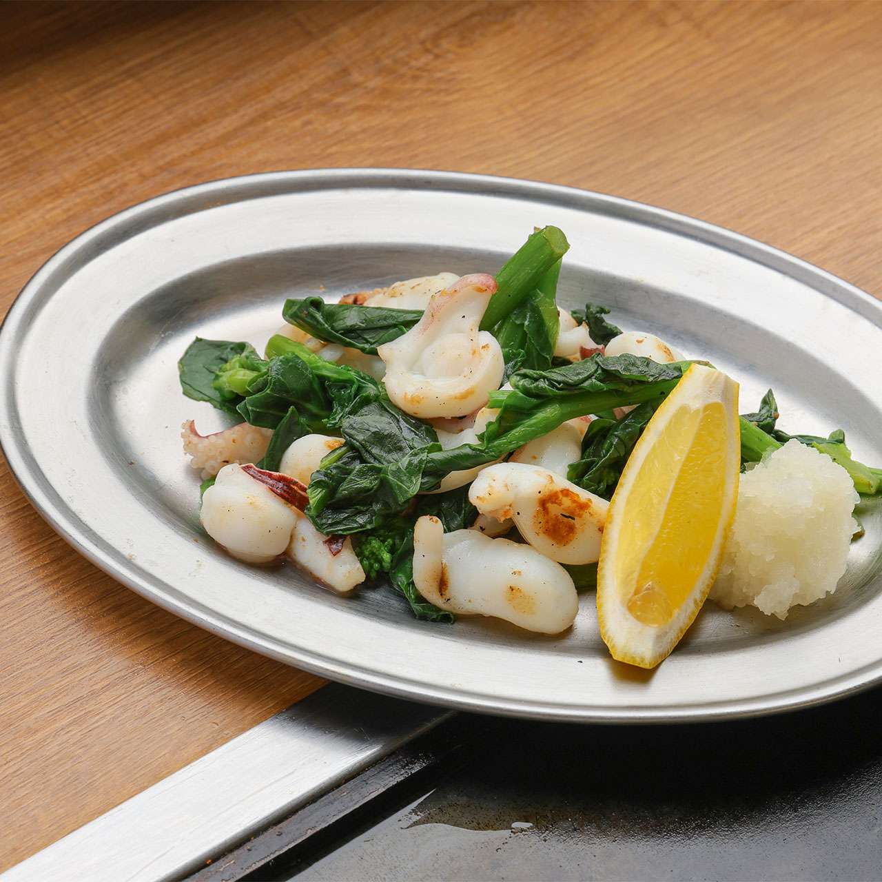 烏賊ゲソと菜花の鉄板塩焼き