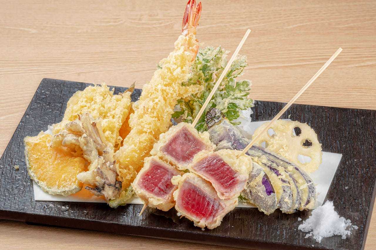 三崎まぐろのレア天と大海老入り天ぷら盛り合わせ