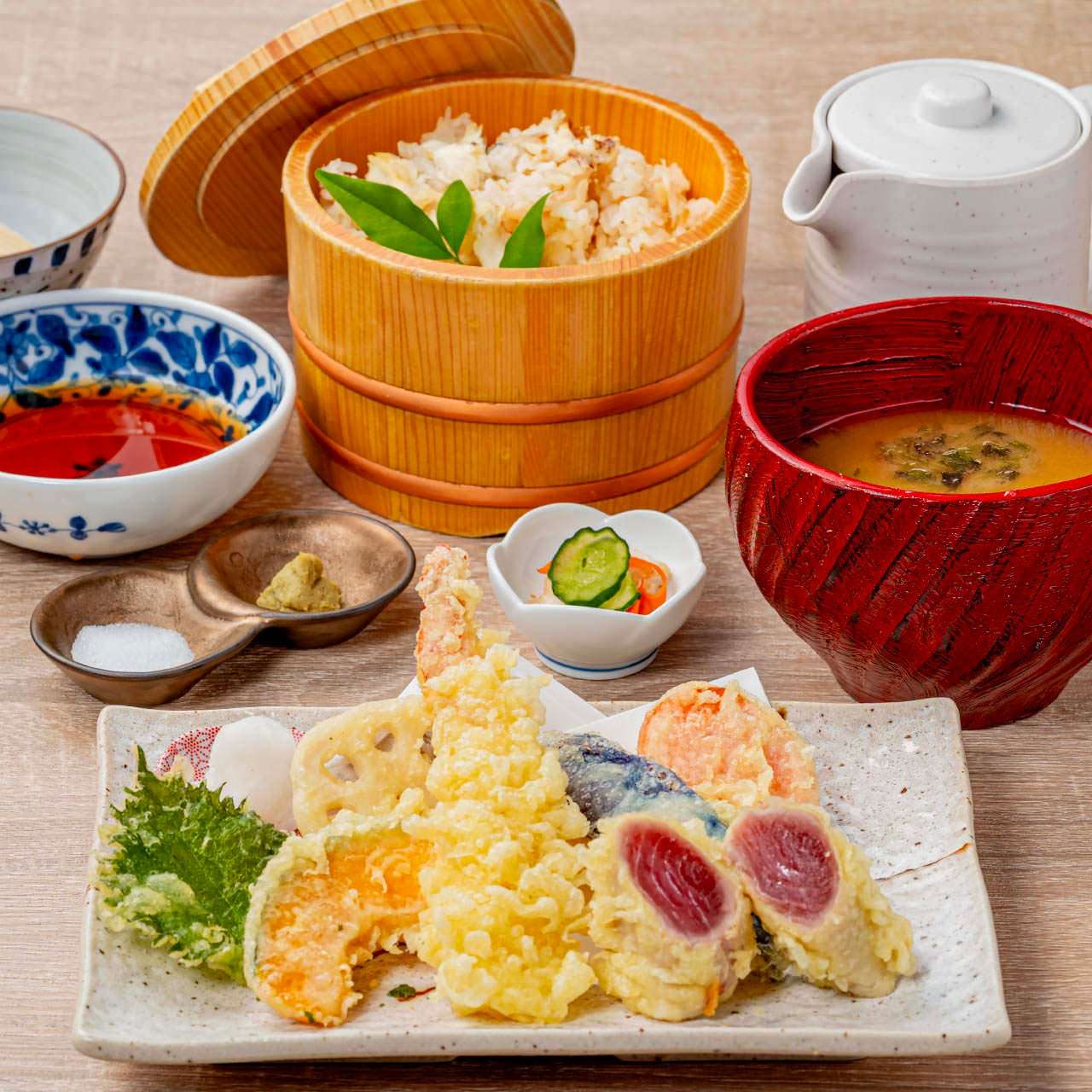三崎金枪鱼半熟天妇罗套餐（鲷鱼饭和鳗鱼饭）