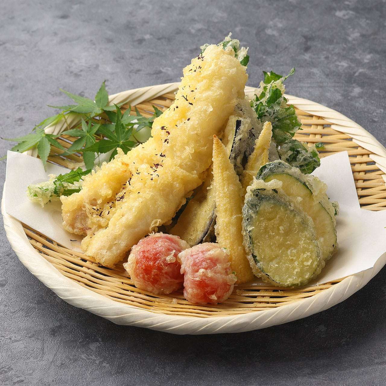 活け〆穴子と夏野菜の天ぷら盛り合わせ