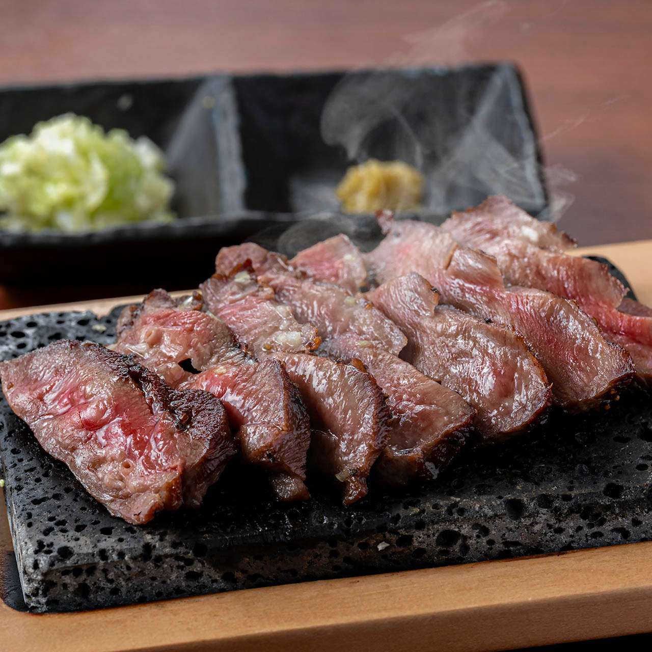 厚切り牛タン溶岩石焼き