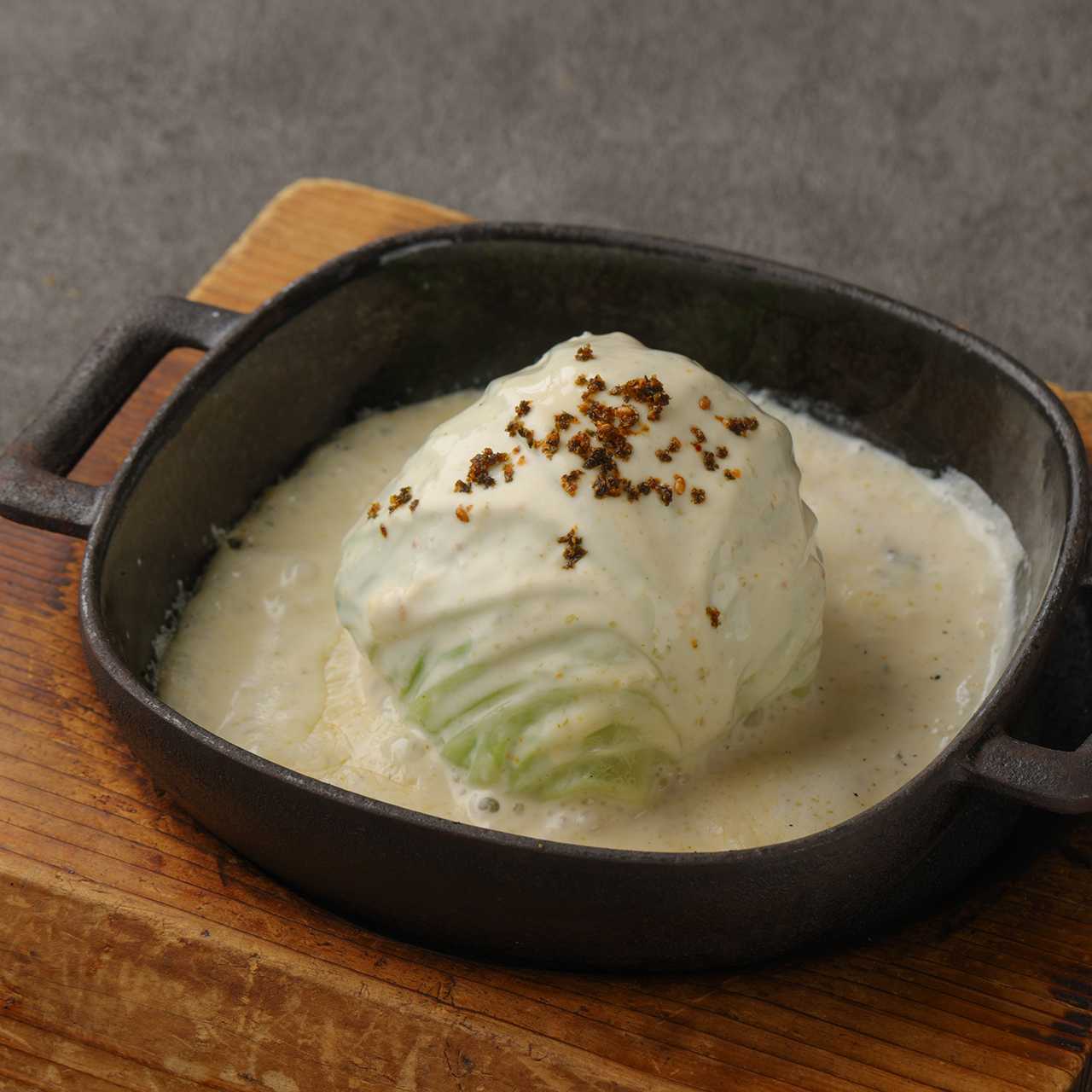 Oven-baked spring cabbage with fromage sauce