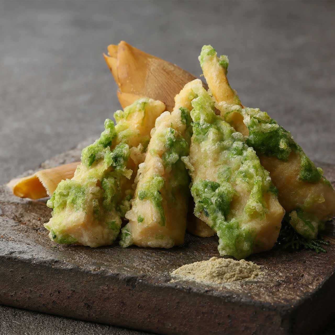 Deep-fried bamboo shoots with sea lettuce