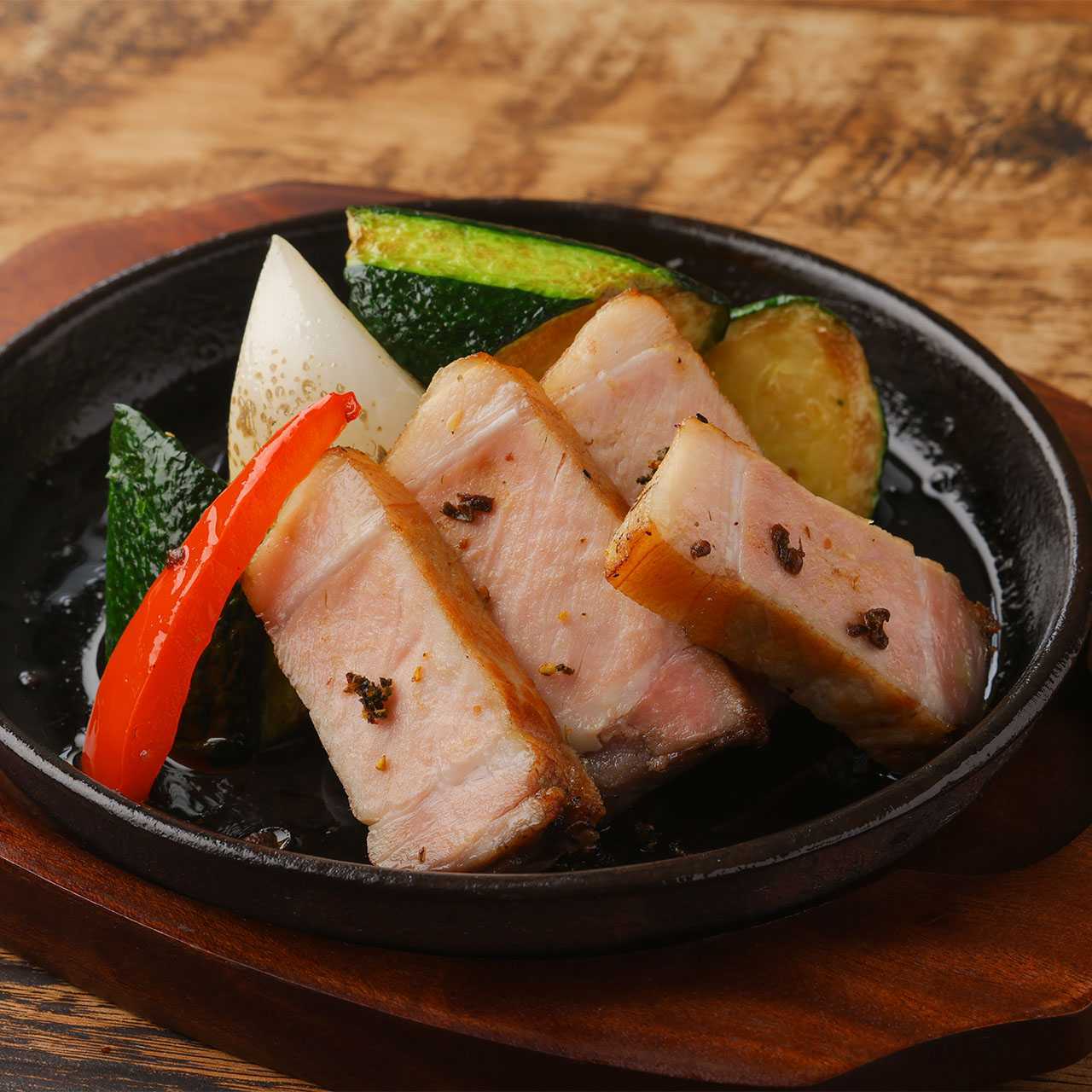 Low-temperature cooked longevity pork loin and zucchini stir-fried with Japanese pepper oil (from June 2nd)