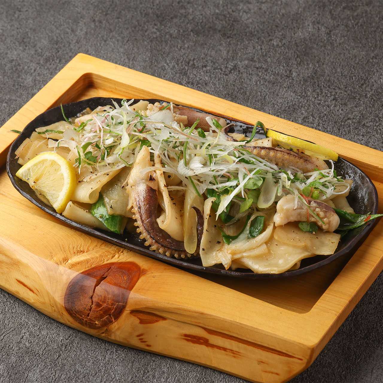 Salted and lemon fried squid legs udon