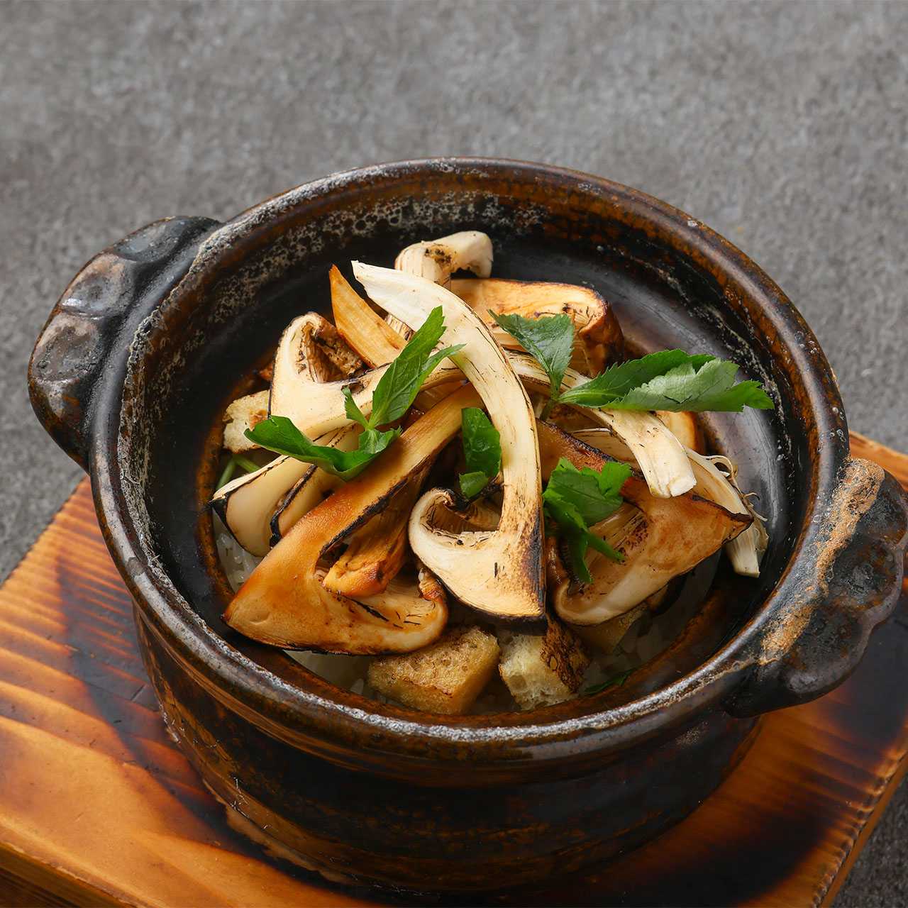松茸　土鍋ご飯