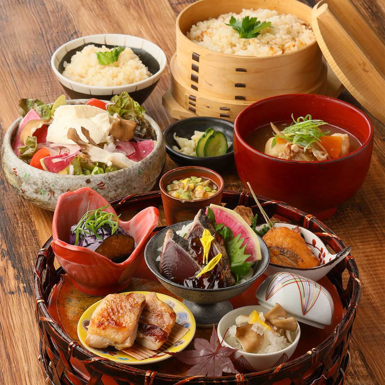 【Lunch】一汁八菜　秋の竹籠膳～国産牛のステーキor秋鮭の柚子胡椒オイル焼き～