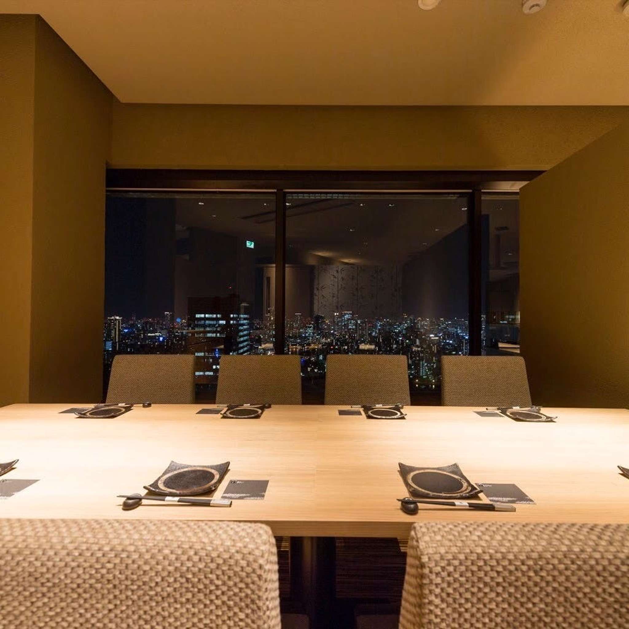 大人気【大阪城】を眼下に望む３８階からの絶景付きテーブル個室