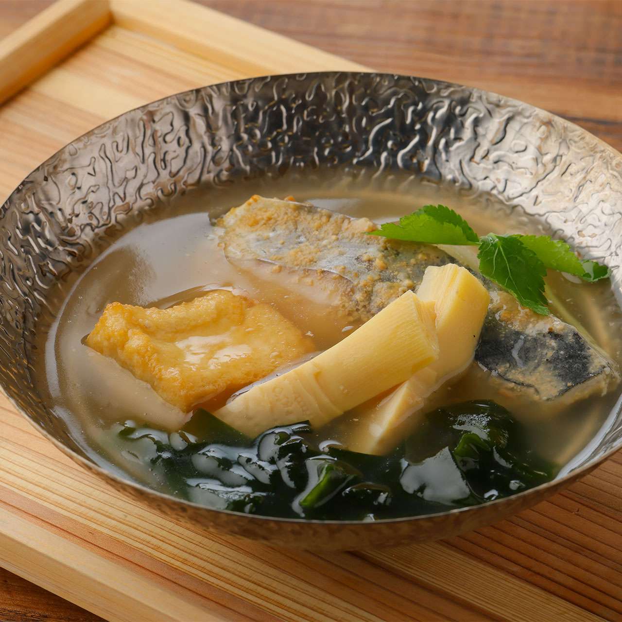 鯛の胡麻漬けと鰆の西京焼き　魚出汁仕立て