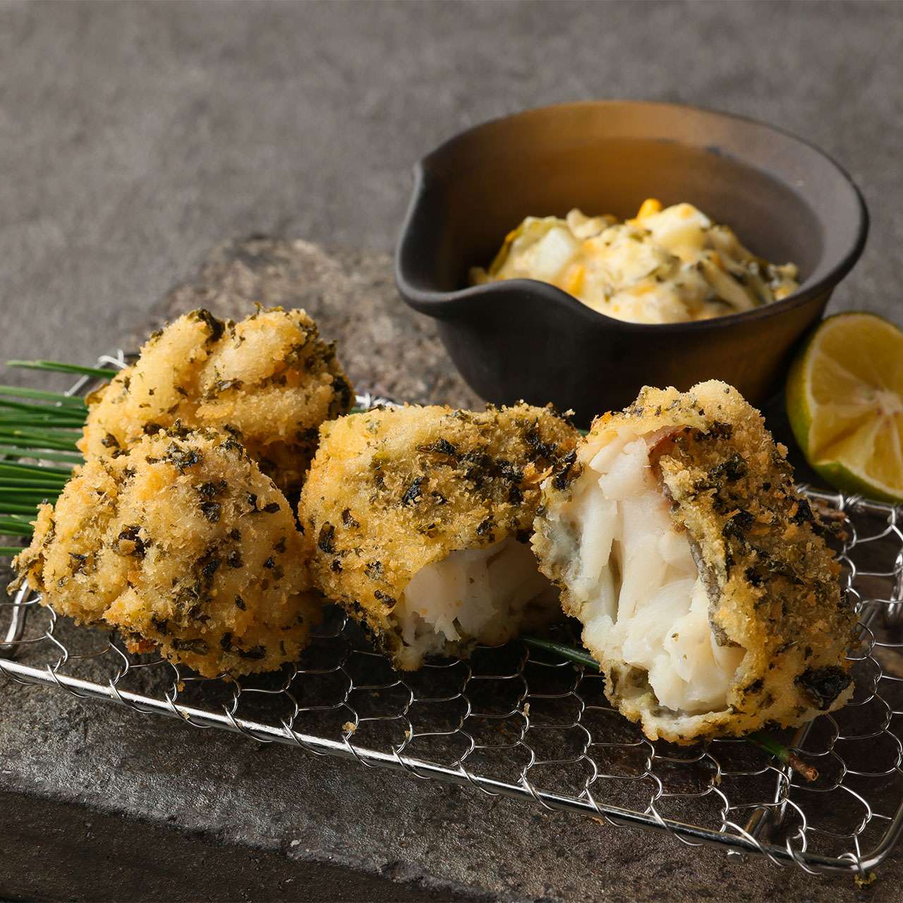 鱈と白子のあおさ衣揚げ　すぐき漬タルタルソース