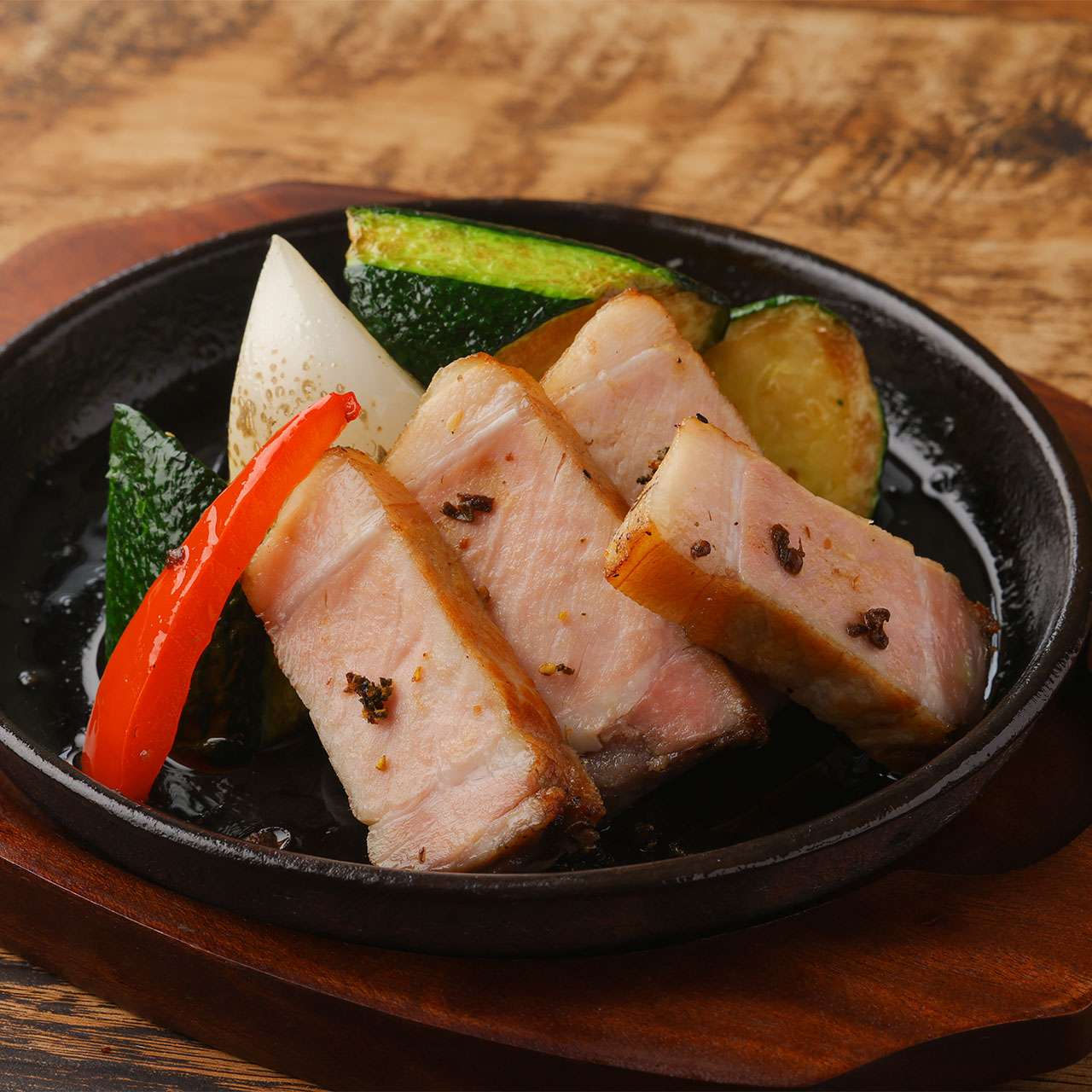 低温长寿猪里脊肉和西葫芦用花椒油炒制（6月2日起）