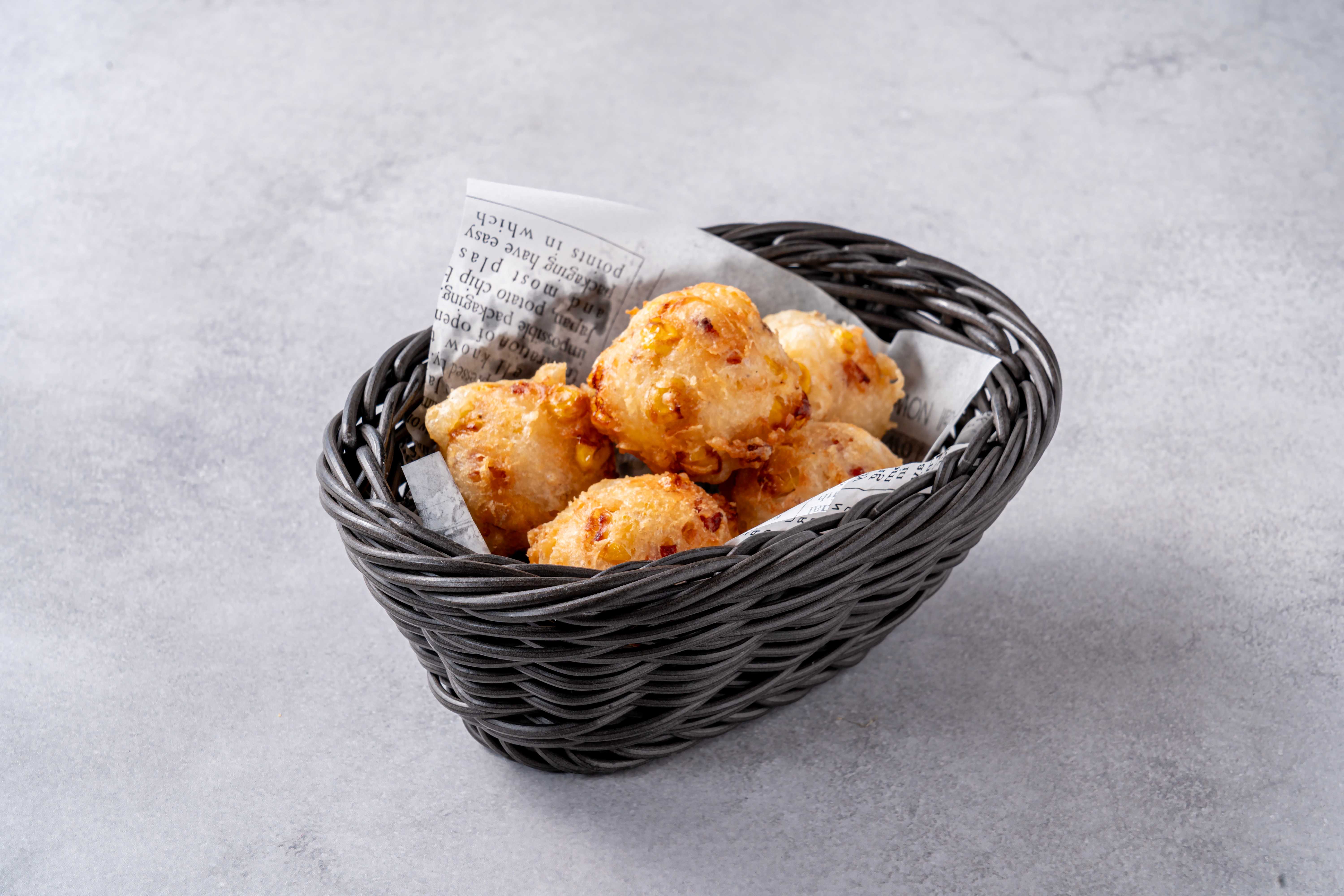 Zeppole 配美瑛玉米和培根 - 黄油和酱油口味