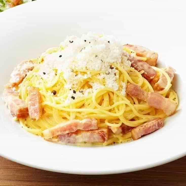 厚切りベーコンの濃厚カルボナーラ