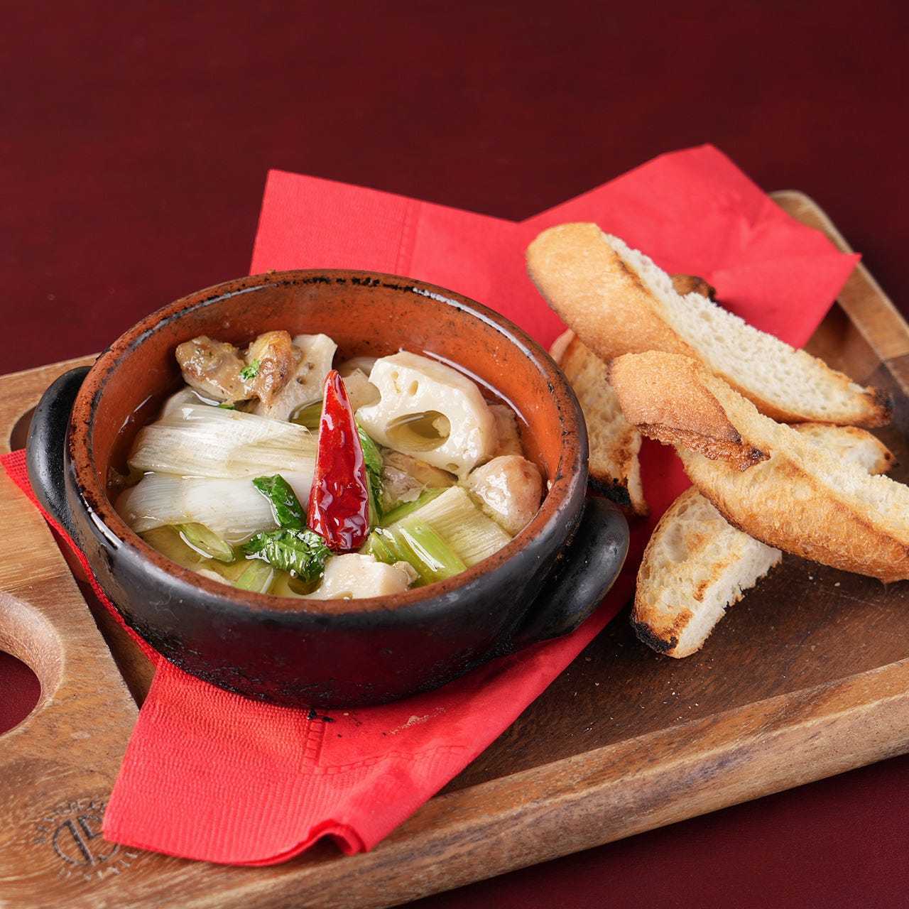 長芋と蕪のハーブチキンアヒージョ