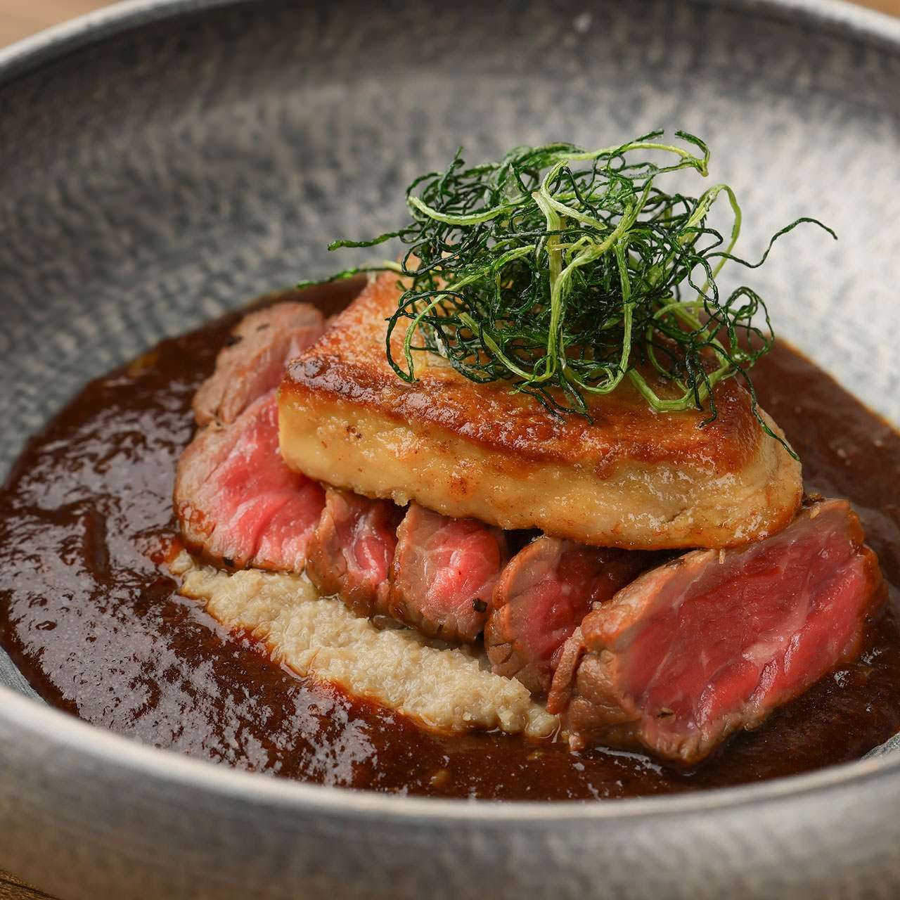 常陸牛とフォアグラ ロッシーニ仕立て