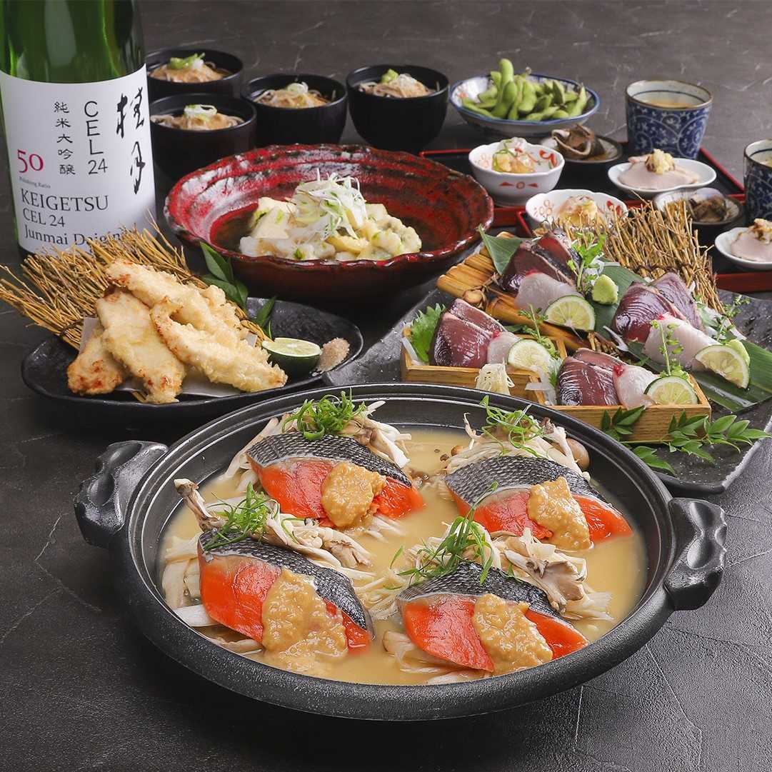 【花】鲣鱼秋鲭鱼刺身+三文鱼秋菇陶盘蒸套餐…10道菜共4,300日元