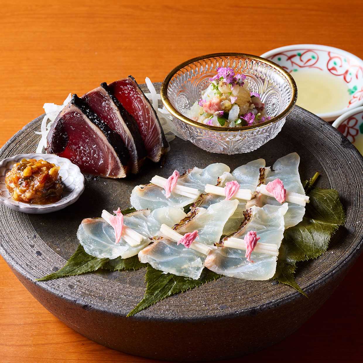 鳴門真鯛と藁焼き鰹の盛り合わせ