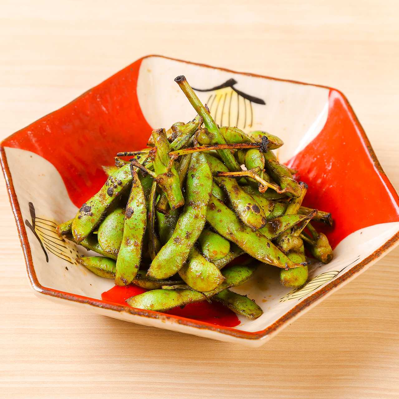 烤毛豆佐以日本胡椒和七味粉醬油