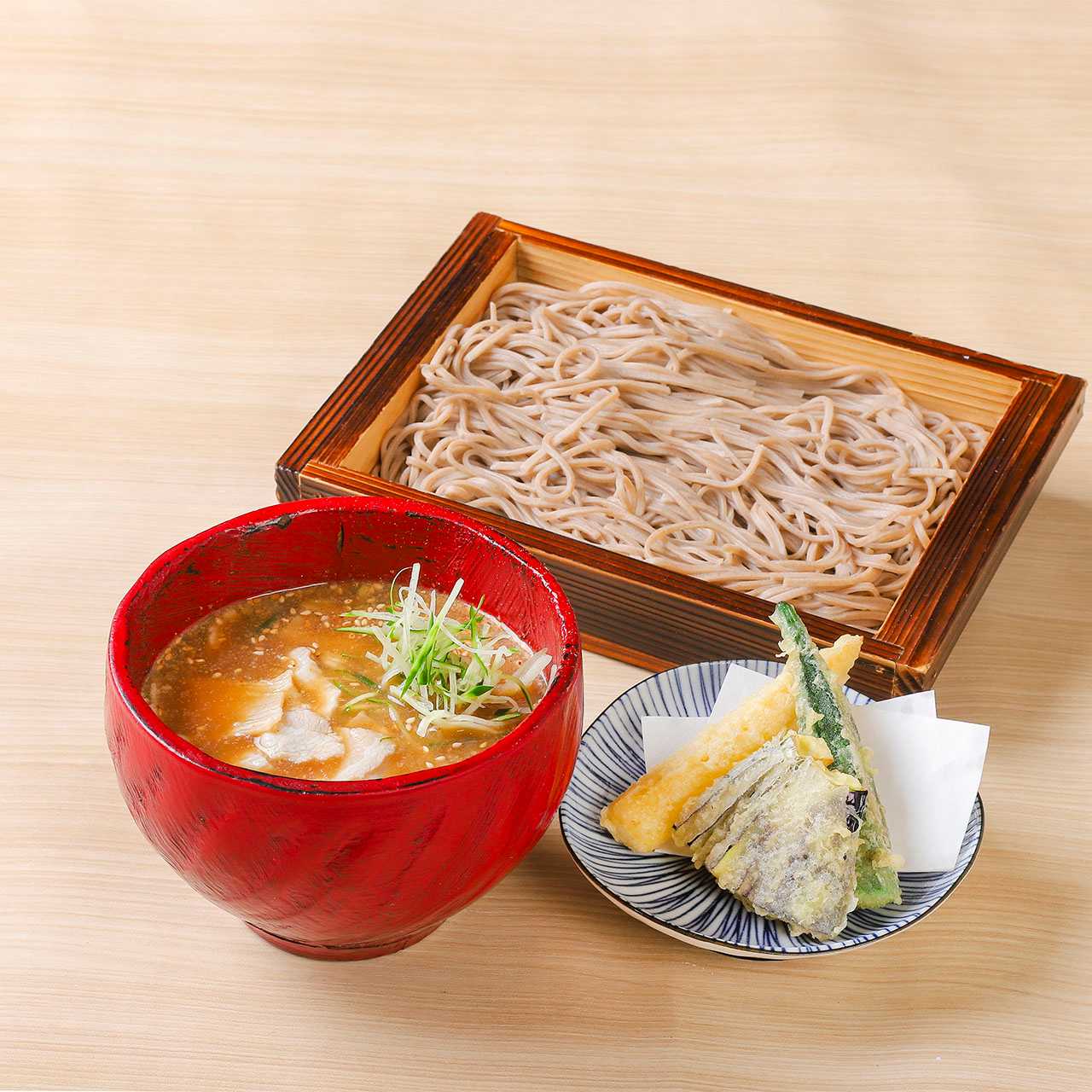 (From July 8th) "Cold pork shabu soba" with sesame and pepper aroma, served with summer vegetable tempura