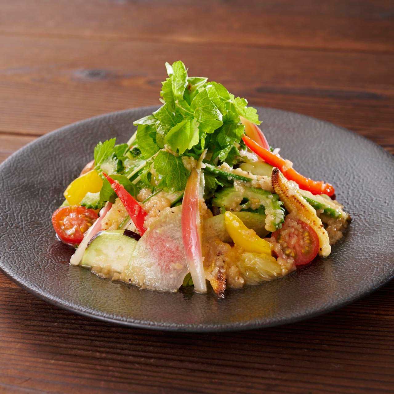 十四種野菜のサラダ 　　　擦りおろし林檎ドレッシング