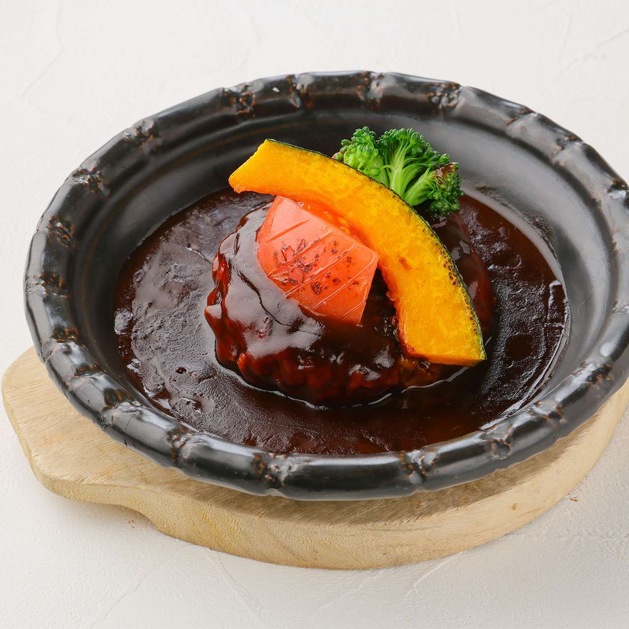 味噌煮込み牛すじハンバーグ